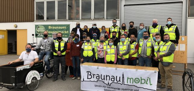 Team Fahrradbasar 2020 (Braunau mobil mit einem Teil der Helfer und dem Team von „Wir Gemeinsam“)